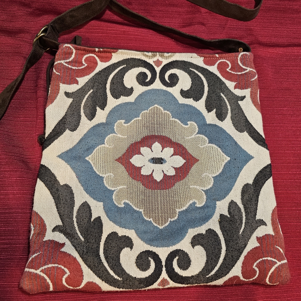Elegant Red and Blue Crossbody Bag